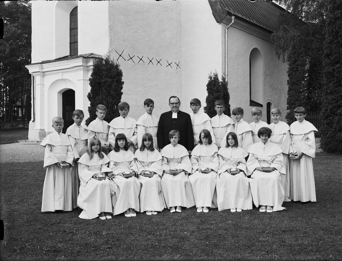 Konfirmander, Hargs kyrka, Uppland 1967