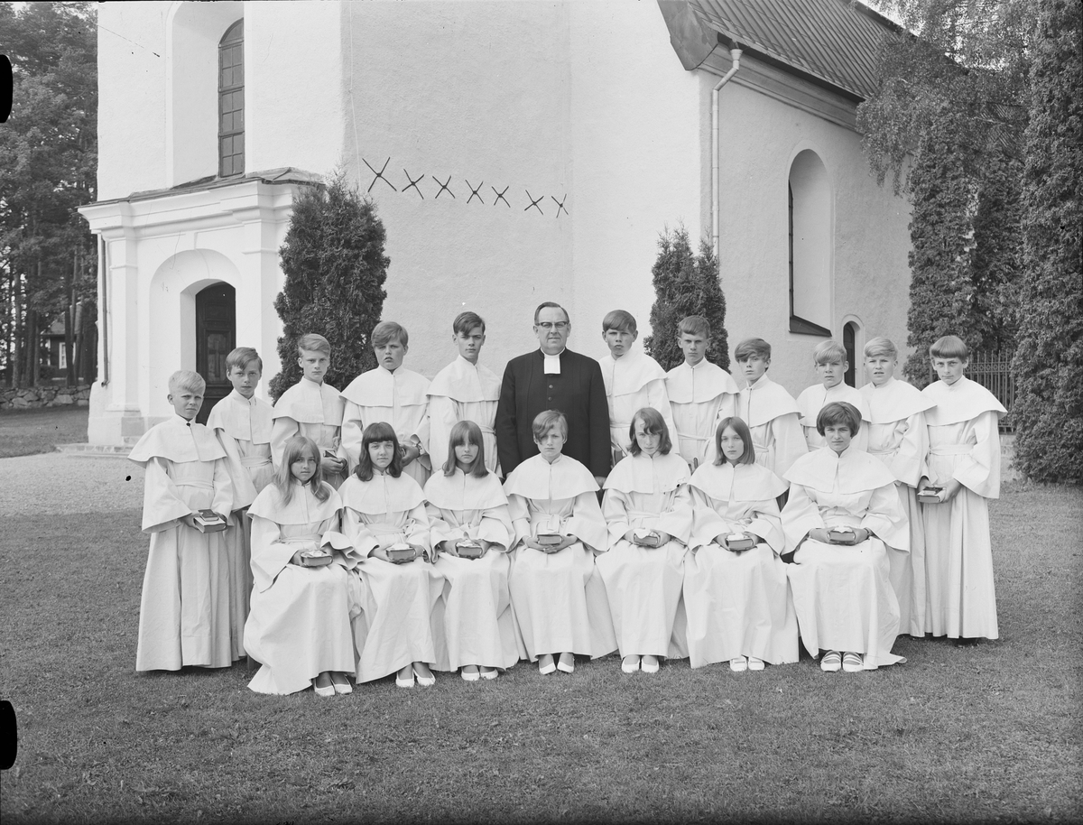 Konfirmander, Hargs kyrka, Uppland 1967