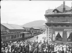13.06.1906. Lillehammer stasjon med kongetoget. Kroningsreis