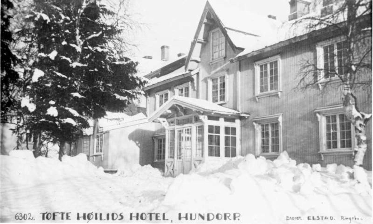 Sør-Fron. Hundorp. Nordre Lia. Tofte sanatorium. Inngangsparti. Vinter. To negativer med samme motiv