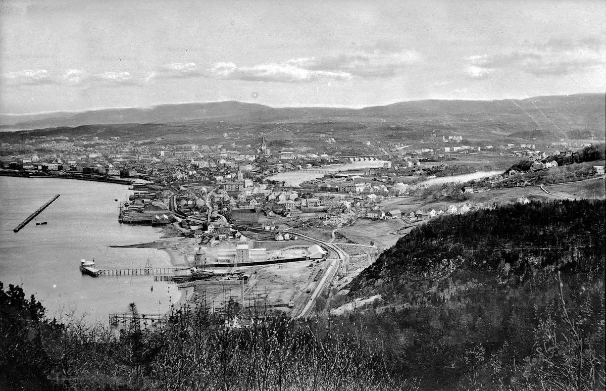 Trondhjem med havneanleggene i Fagervika og bortenfor Ilsvika