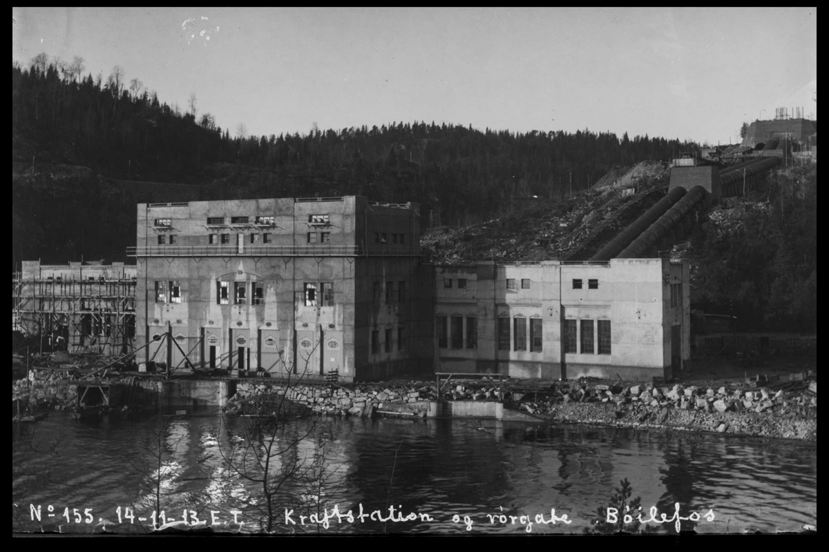 Arendal Fossekompani i begynnelsen av 1900-tallet
CD merket 0470, Bilde: 34
Sted: Bøylefoss
Beskrivelse: Kraftstasjonen sett fra Fossberg