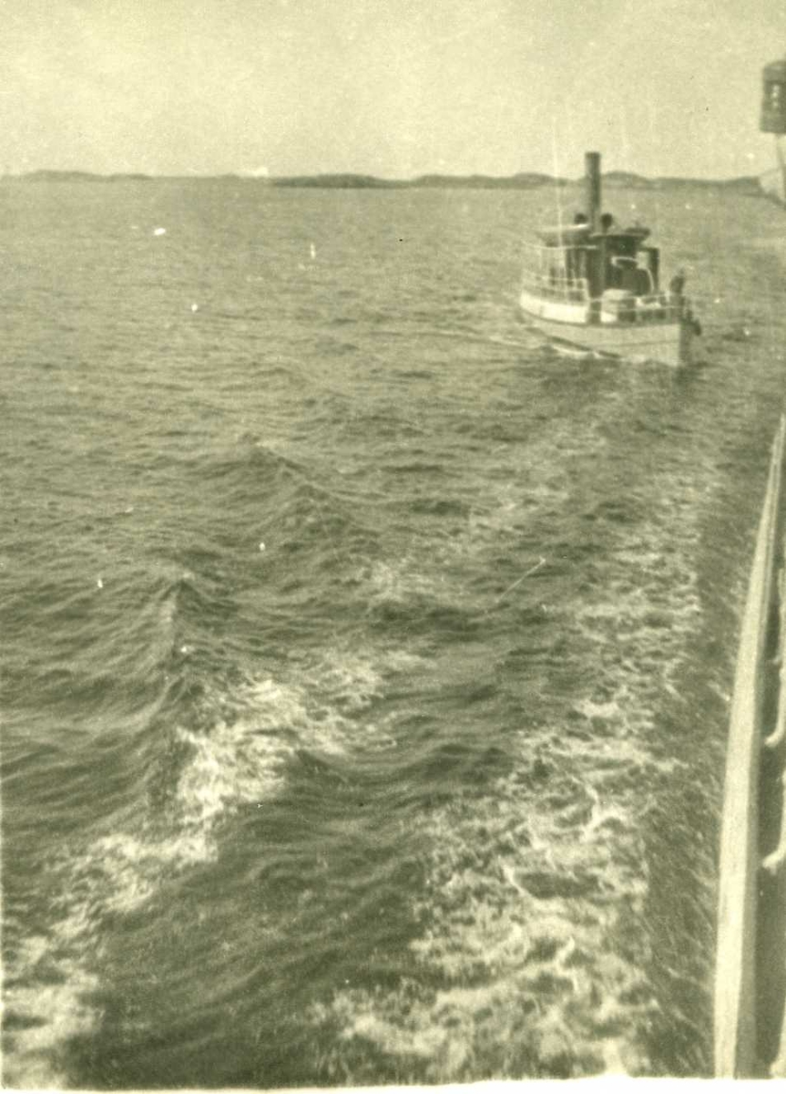 Fartøybilder fra Agder. 

Navn: D/S Pelle (ex Pippi)
Bygget ved Motala mek. Werkstad, Motala, Sverige, 1882
Hjemmehavn: Arendal 1883-1964

Bilde 1:
Arkivref: Fartøybilder 59, AAA. Neg. nr. 879, AAA jnr. 859-1966
Tekst: D/S PELLE 1947, foto Birger Dannevig, kopi Hoff 1966, gave fra Hoff 16.9 1966
Opprinnelig filreferanse i eDepoet: F0120_Fartøybilder-SMW_090507\PELLE 1947 BIRGER DANNEVIG.tif

Bilde 2:
Arkivref: Fartøybilder 59, AAA. Neg. nr. 1105, AAA jnr. 859-1966
Tekst: "PELLE" nærmer seg Merdø, foto Arendal 1956 Catherin Vincent, kopi Hoff 1966, gave fra Hoff 1966
Opprinnelig filreferanse i eDepoet: F0120_Fartøybilder-SMW_090507\PELLE ARENDAL 1956 C VINCENT.tif

Bilde 3:
Arkivref: Fartøybilder 59, AAA jnr. 712-1966
Tekst: D/S "PELLE", foto ved Arne Lannerstedt i Langviken på Bygdø i Oslo sept. 1966, i bakgrunnen skibsmegler Salvesens lystbåt "Sjøfrøken"
Opprinnelig filreferanse i eDepoet: F0120_Fartøybilder-SMW_090507\PELLE FOTO ARNE LANNERSTEDT I LANGVIKEN BYGDØ SEPT 1966.tif

Bilde 4:
Arkivref: Fartøybilder 59, AAA. Neg.nr. 880, AAA jnr. 859-1966
Tekst: D/S "PELLE", Arendalsfjorden fra Torjusholmen 1956, foto Birger Dannevig, kopi Hoff 1966
Opprinnelig filreferanse i eDepoet: F0120_Fartøybilder-SMW_090507\PELLE FRA TORJUSHOLMEN 1956 BIRGER DANNEVIG.tif

Bilde 5:
Arkivref: Fartøybilder 59, AAA jnr. 712 - 1966, jfr. 143-1970, 462-1969
Gave fra Arne Lannerstedt, Oslo
Opprinnelig filreferanse i eDepoet: F0120_Fartøybilder-SMW_090507\PELLE GIMLE.tif

Bilde 6:
Arkivref: Fartøybilder 59
Opprinnelig filreferanse i eDepoet: F0120_Fartøybilder-SMW_090507\PELLE III.tif

Bilde 7:
Arkivref: Fartøybilder 59,  AAA jnr. 311-1967
Tekst: PELLE ut fra Pollen i Arendal, ved Langbrygga ADLER.
Opprinnelig filreferanse i eDepoet: F0120_Fartøybilder-SMW_090507\X.tif

Bilde 8:
Arkivref: : Fartøybilder 59
Tekst: : Pelle og Kronprinsesse Martha
Opprinnelig filreferanse i eDepoet: F0120_Fartøybilder-SMW_090507\X.tif

Bilde 9:
Arkivref: Fartøybilder 59,  AAA jnr. 697-1970
Tekst: Fra venstre: 1. "Pelle", 2. "Tromøya", ved Langbrygga, Arendal. Foto Birger Dannevig 1947
Opprinnelig filreferanse i eDepoet: F0120_Fartøybilder-SMW_090507\X.tif

Bilde 10:
Arkivref: Fartøybilder 59, AAA jnr. 441 - 1964
Gimle, Hisø pr. Arendal
Opprinnelig filreferanse i eDepoet: F0120_Fartøybilder-SMW_090507\X.tif