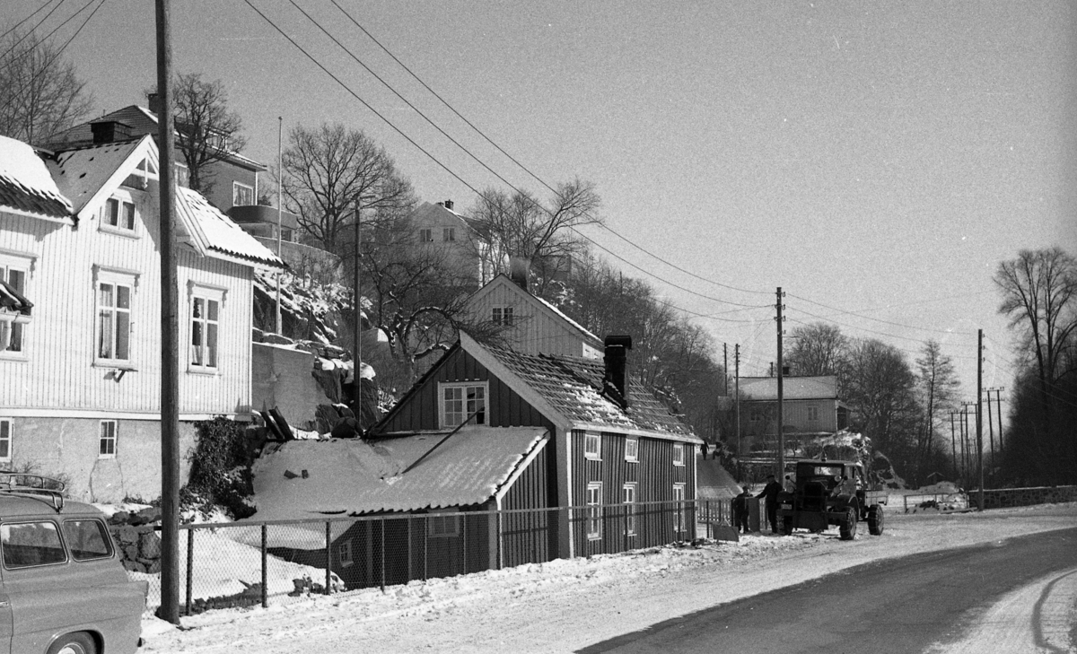 Bygning på Langsæ, Arendal, Langsæ matr. nr. 91. , fasade,  Sett fra riksvei 40. Fotografering februar 1964.