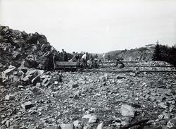 "22/4 1913" Nitriden. Planering tomt. Skinnegang for traller