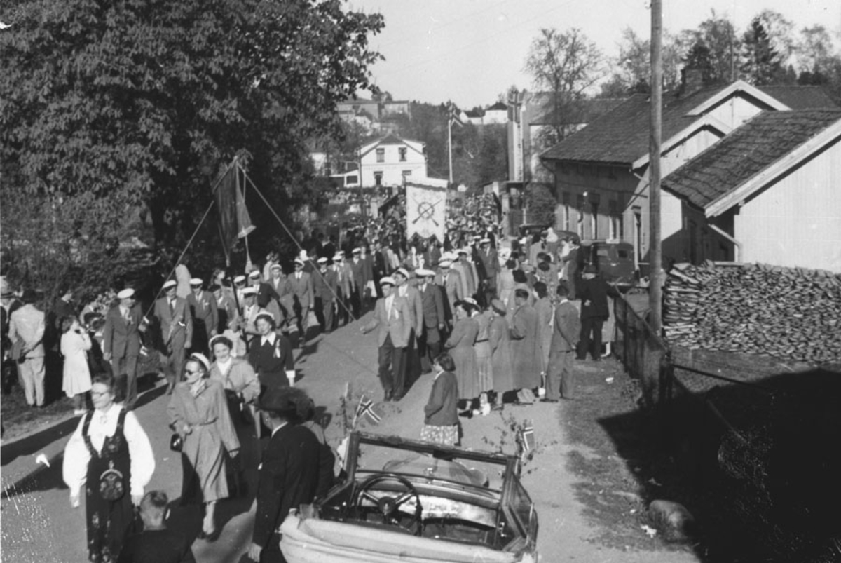 Mannskoret først i toget på 17. mai.