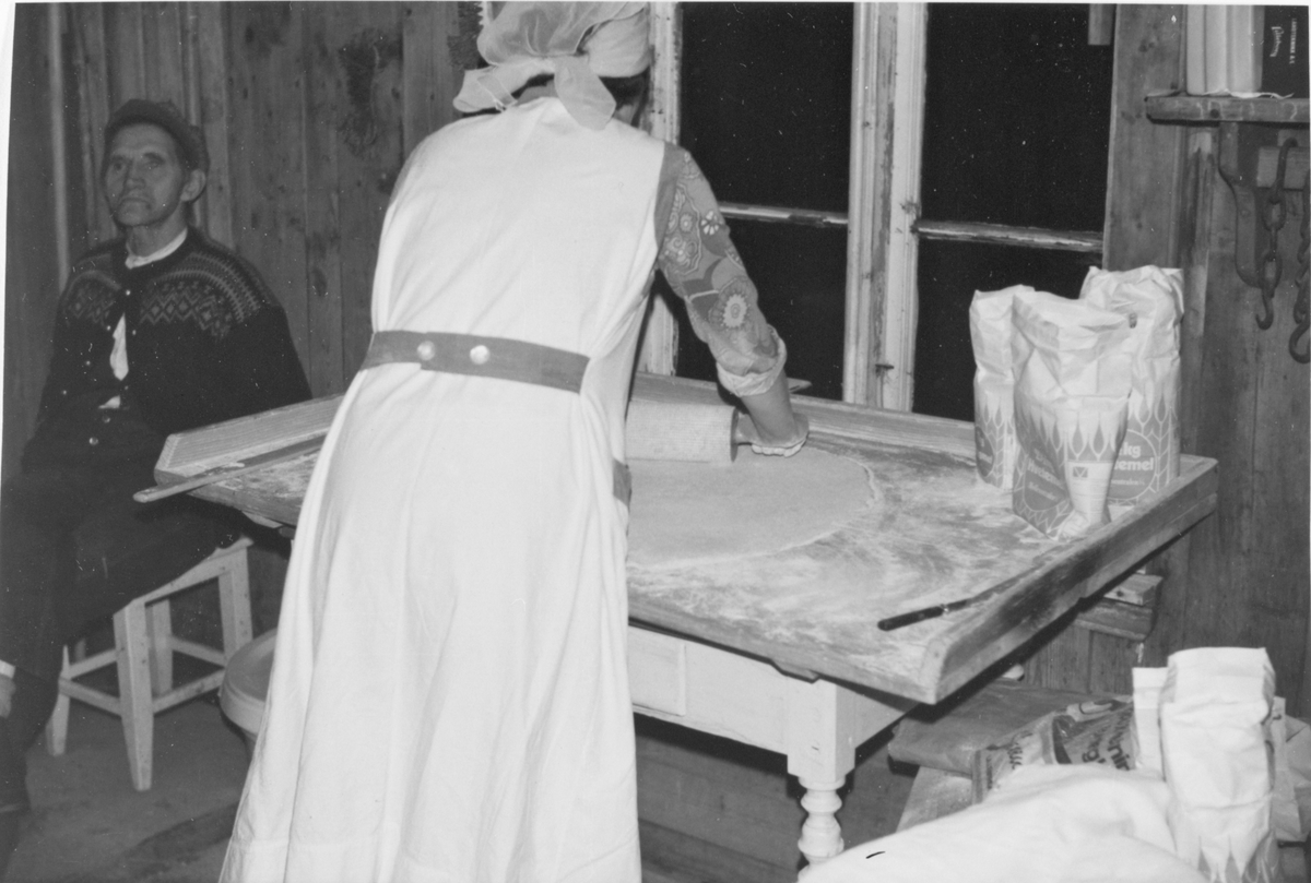 Flatbrødbaking på Huserud