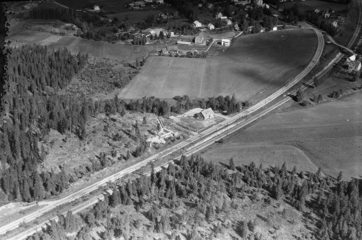 TRONDHEIMSVEGEN OG JERNBANEN SYD FOR JESSHEIM