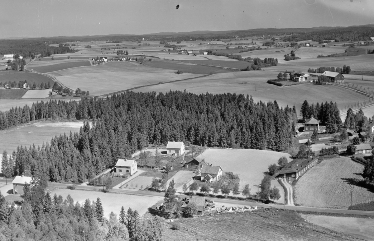 BOLIGBEGYGGELSE LANGS KRÅKSTADVEIEN, GÅRDEN SIGTUN BAK TIL HØYRE