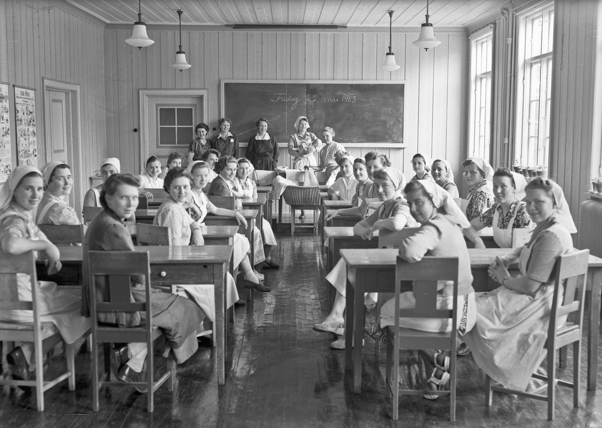 Akershus Fylkes Husmorskole. Fredag 22. mai 1953.