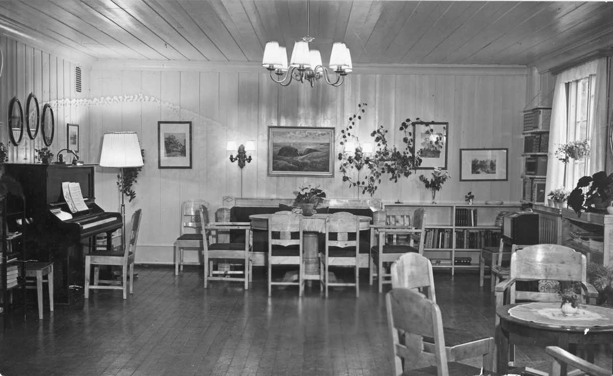 Akershus Husmorskole, Eidsvoll. Utvalg av bilder. Marta Nordheim er et navn som forbindes med bildene. Sannsynligvis 1952.