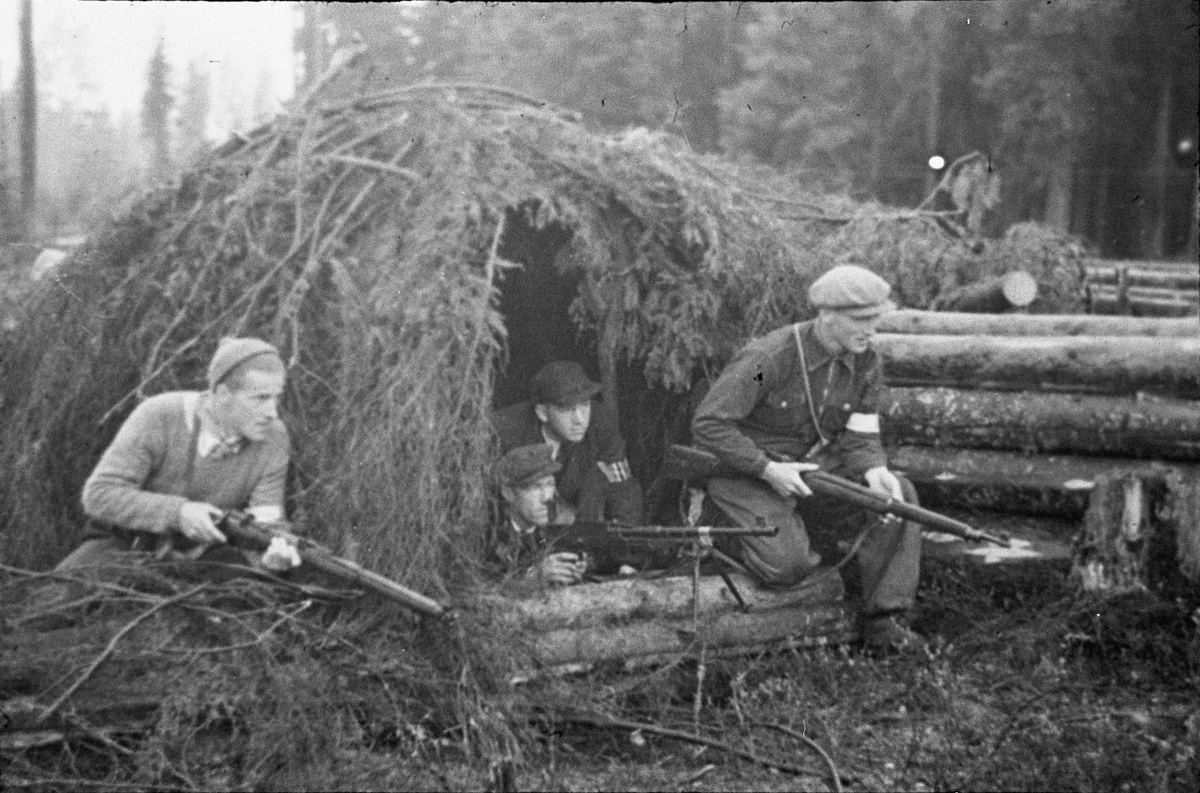 Militær trening, mest sannsynlig rett etter krigen.