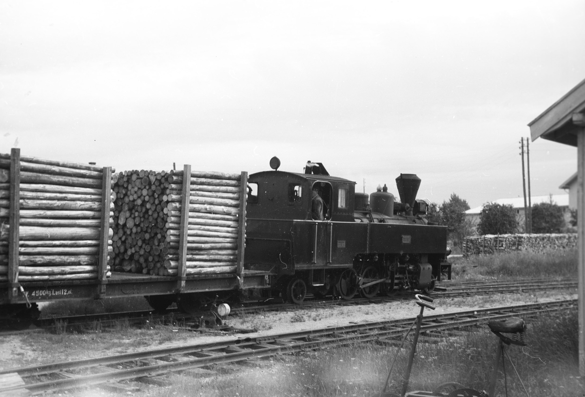 Tog 2051 retning Skulerud skifter på Lierfoss stasjon.