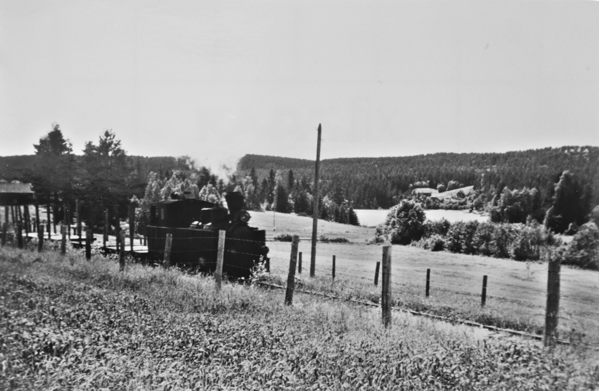 Tog til Sørumsand nord for Skulerud stasjon