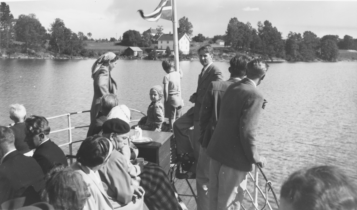 D/S Turisten underveis fra Skulerud til Tistedal. Brygga ved Aremark prestegård