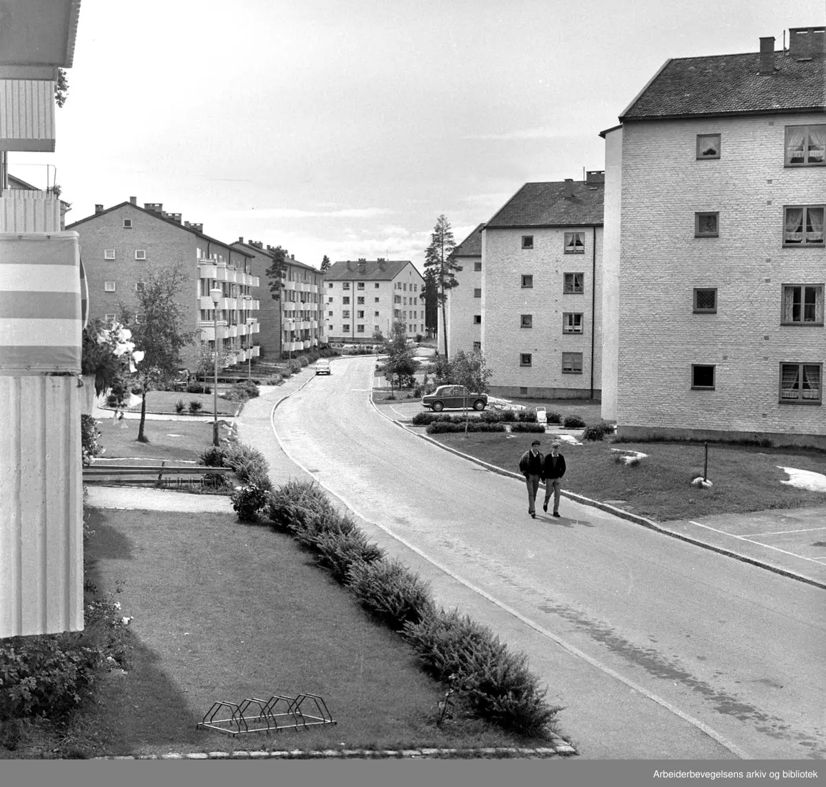 Boligblokker i Gråsteinveien i Blåfjellet borettslag, Lambertseter,.juli 1964.