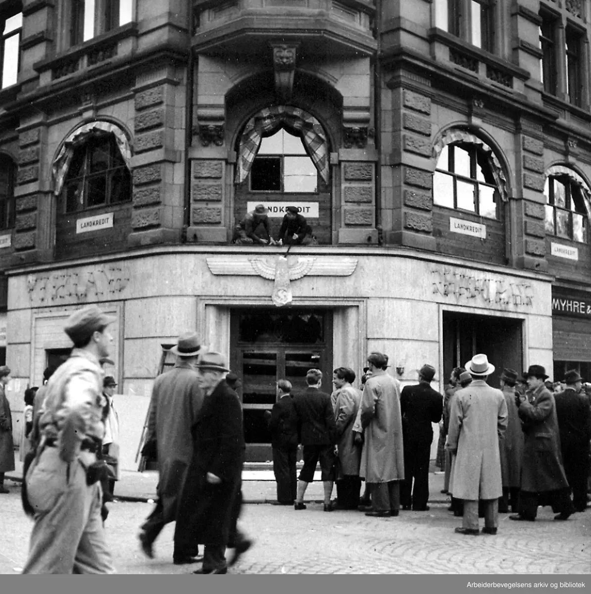 Vervekontoret til Den norske legion på hjørnet av Karl Johans gate og Universitetsgata,.1940-45.