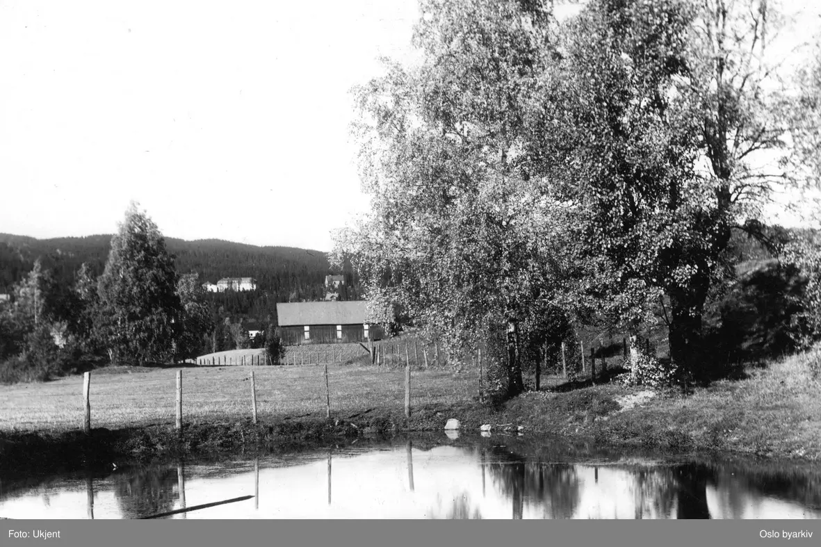 Holmendammen, Aker, friluftsområde, jordbruk, låve, Marka i bakgrunnen
