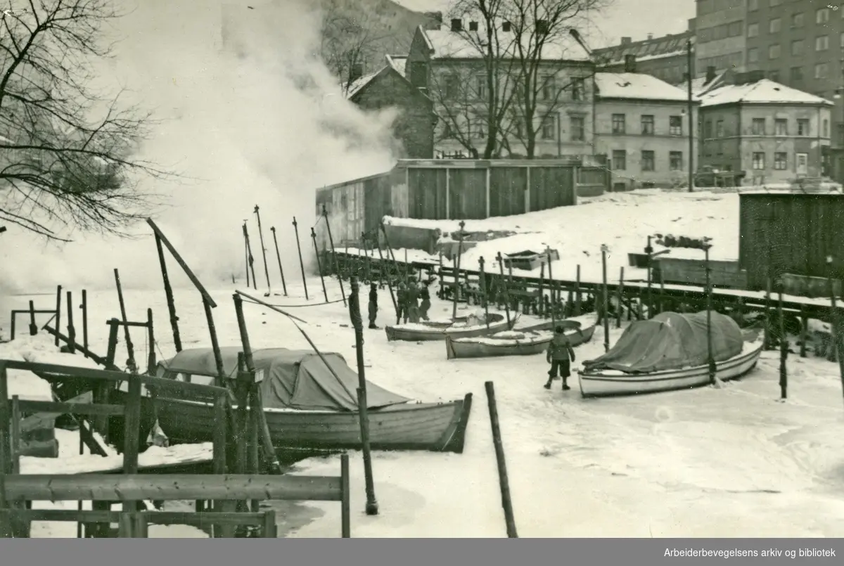 Vinterdag på Akerselva,.februar 1940