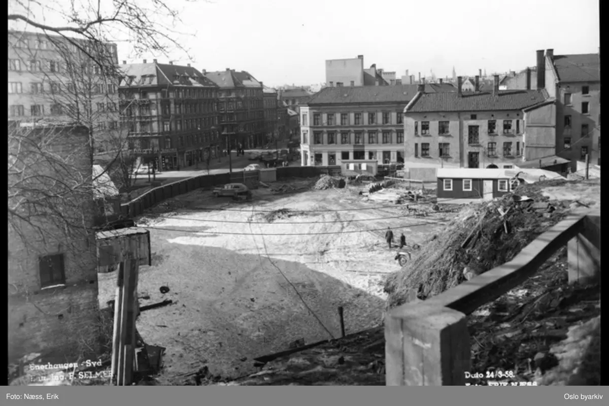 Utbygging av Tunnelbanen, Grønland i bakgrunnen