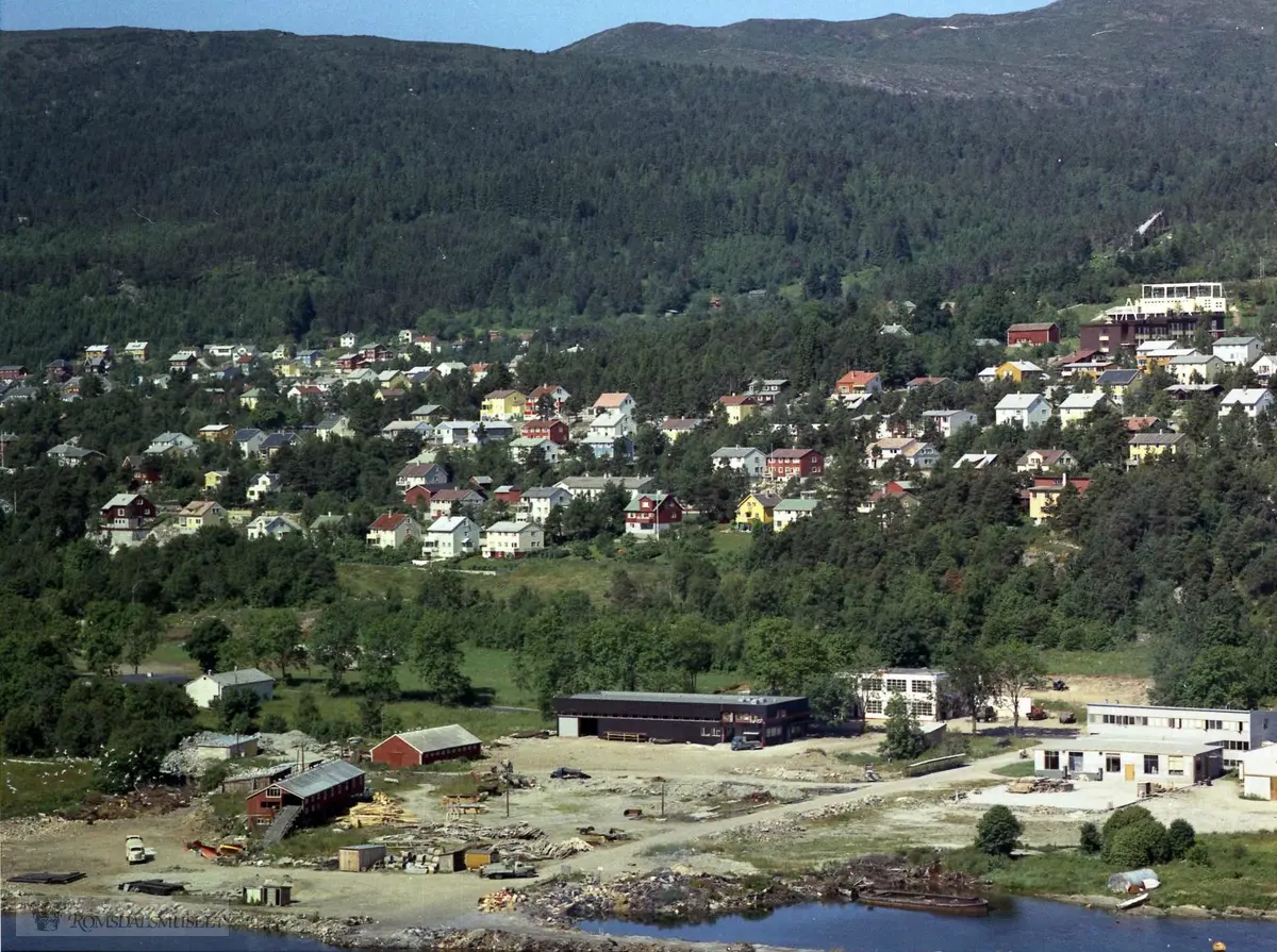 Fra høyre Glamox, Linjebygg. Rottedungen, Moldes gamle søppelplass på Moldegårdsleira.Moldegård