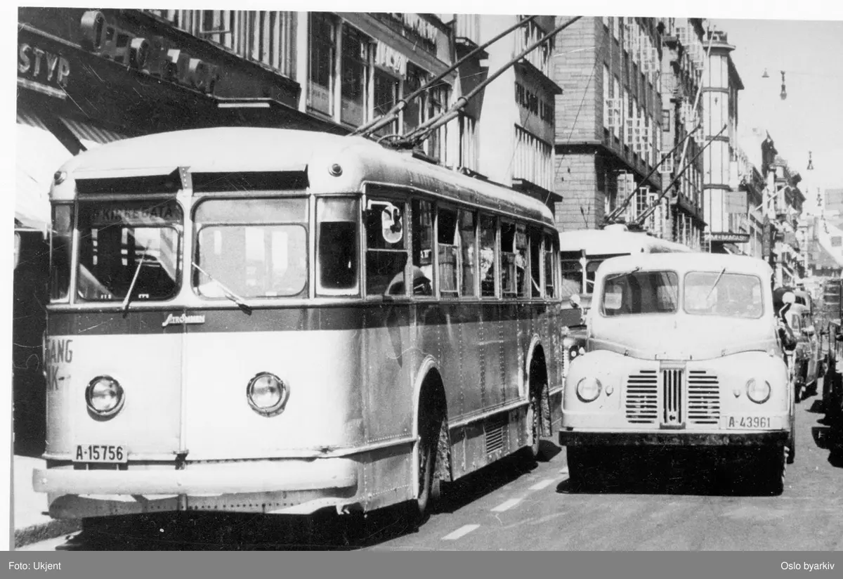 Vickers trolleybuss og Austin lastebil