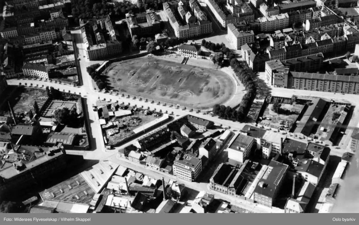 Dælenenga idrettsplass, Københavngata, Verksgata, Stockholmsgata, Seilduksgata (Flyfoto)