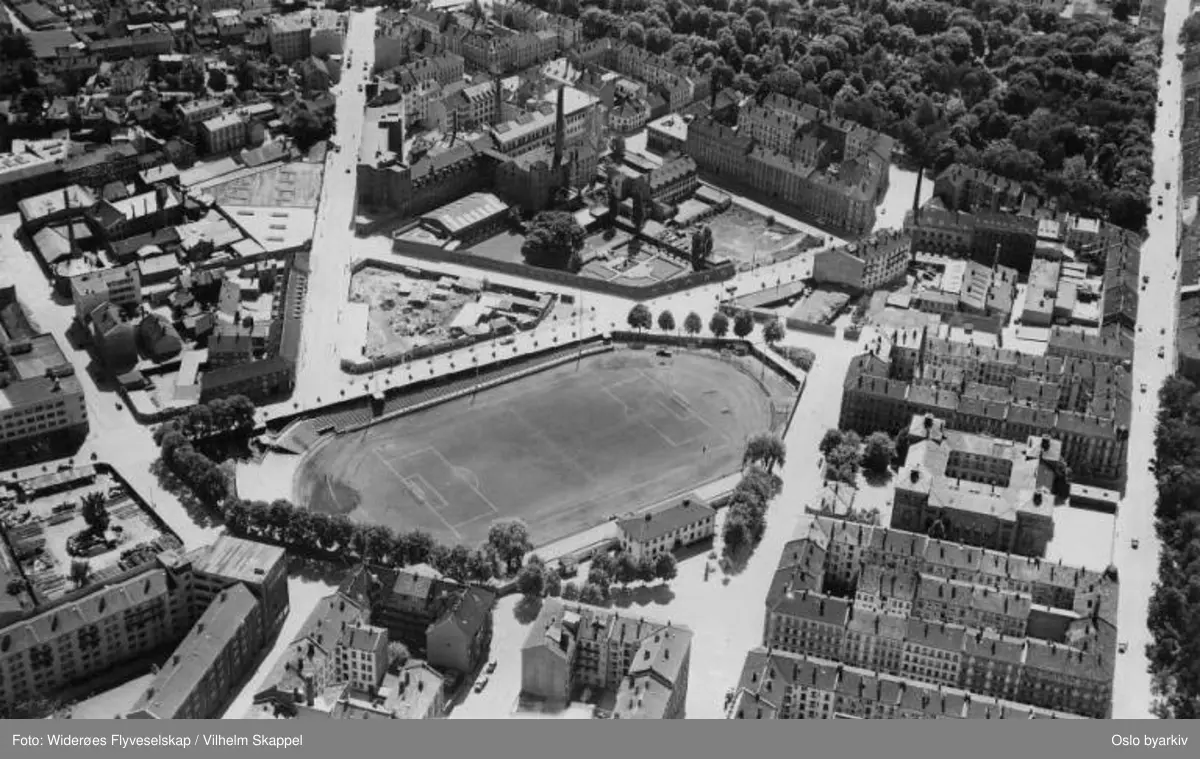 Dælenenga idrettsplass, Københavngata, Verksgata, Seilduksgata, Freia, Sofienbergparken, Toftes gate (Flyfoto)