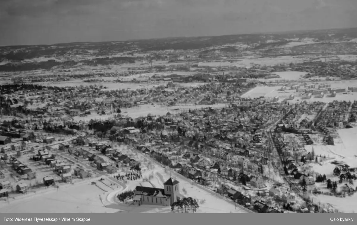 Panoramabilde. Grefsen kirke, Glads vei, Gamle Kjelsåsvei, Platåveien, utsikt over Grefsen mot Groruddalen (Flyfoto)