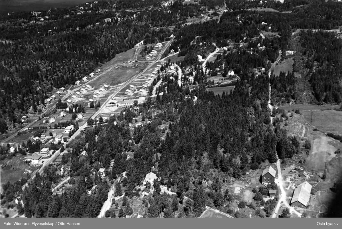 Øvre Prinsdal, Prinsdal, Lerdal, Nedre Prinsdals vei, Berglyveien, Sponstuveien, Høydalsveien, Sveavegen, Lerdalsveien, Lerdalsfaret (Flyfoto) Bildets originale tittel Prinsdalen er misvisende, da korrekt stedsnavn er Prinsdal.