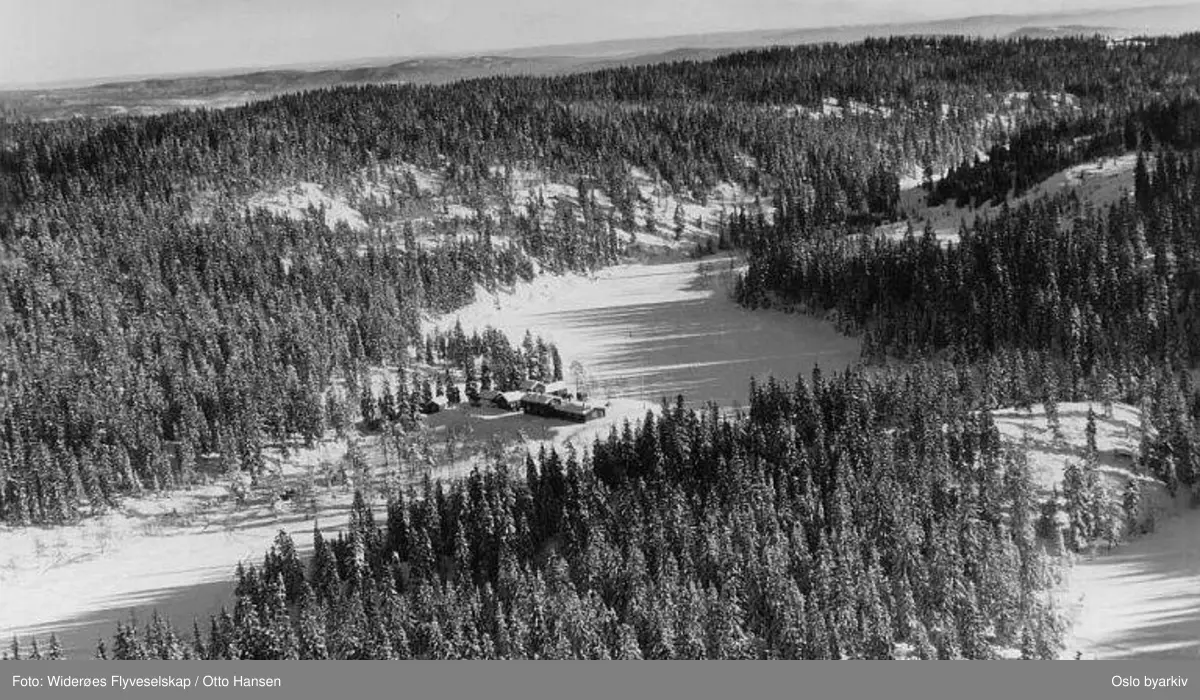 Tryvannstua. Store Tryvann og Lille Tryvann. (Vinter) (Flyfoto)