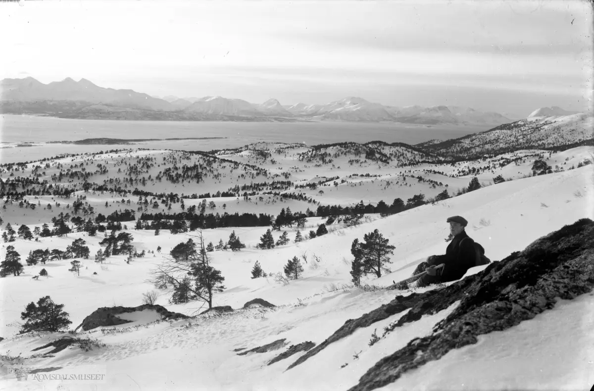 Under Tusten sett vestover med Alf Hansen.