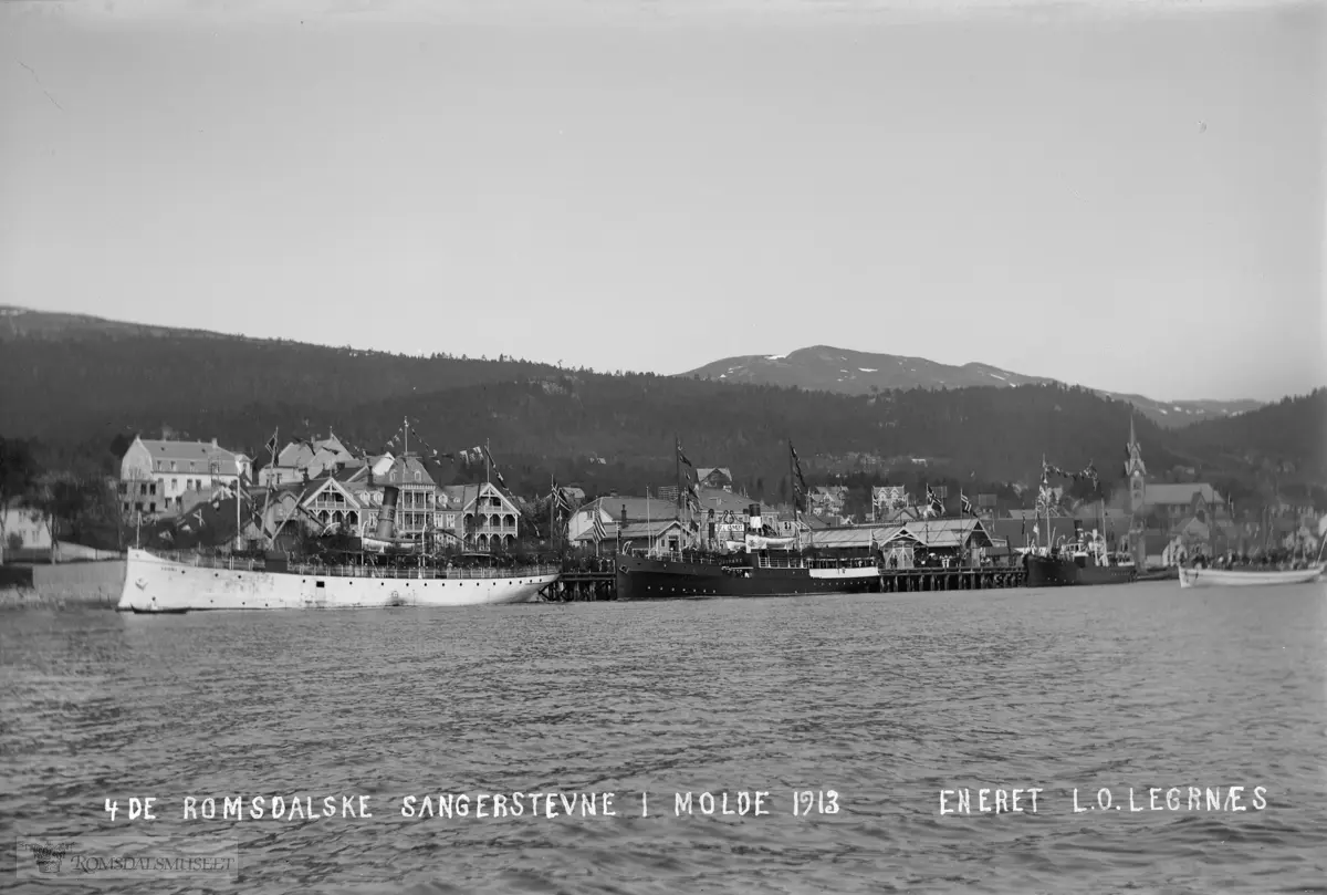 Molde sett fra sør, (Tatt fra cd-platen "Fotograf L.O.Legernes" "Fotografier fra Molde 1900-1947")..Bilde fra Romsdalske sangerstevne i Molde 1913.