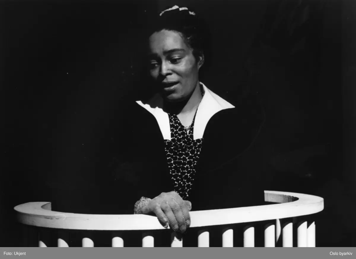 "Blues for Mr. Charlie", Teaterforestilling av James Baldwin på Parkteatret. 2-12. november 1993.Kontakt Nordic Black Theatre ved ev. bestilling av kopier.