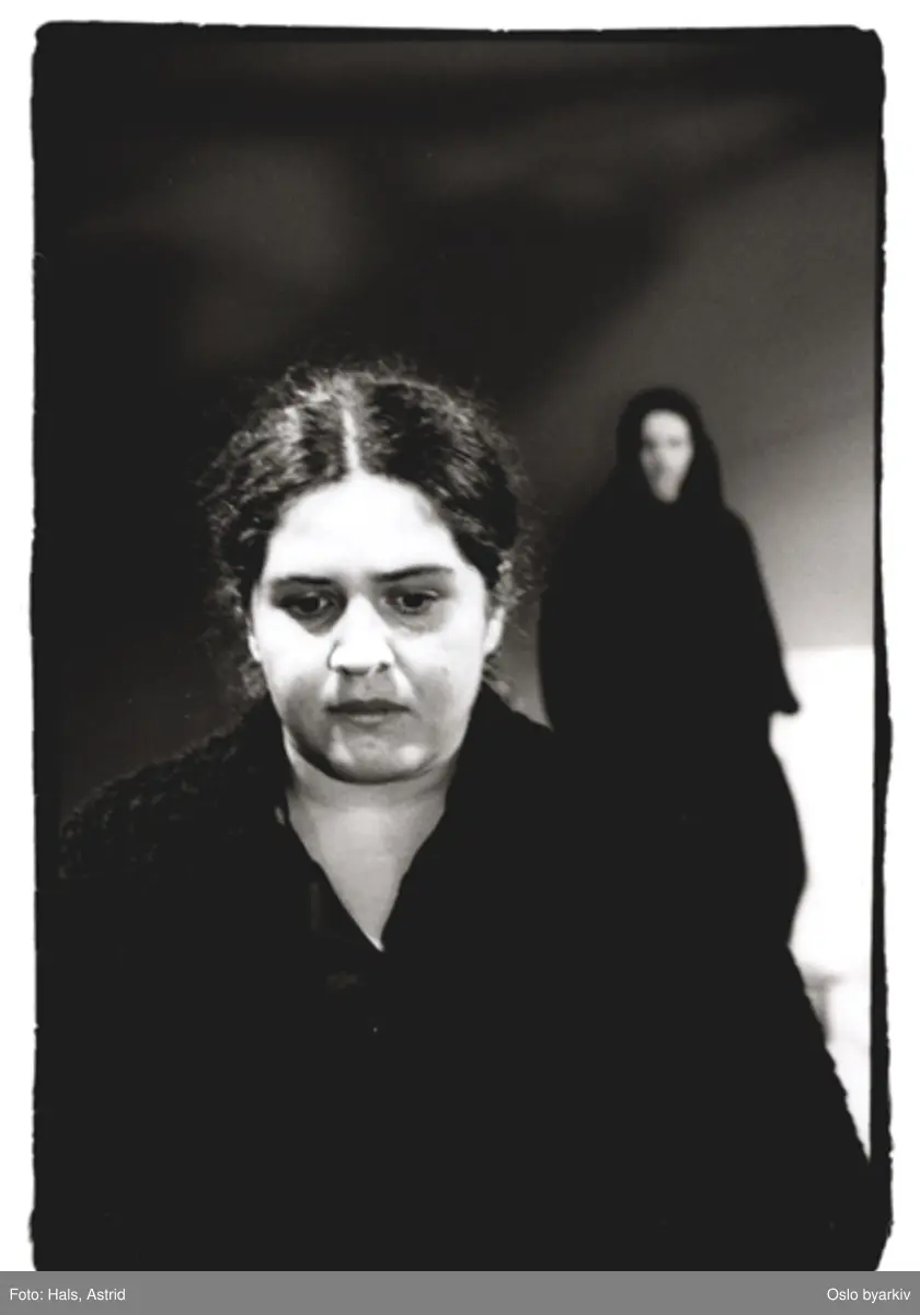 "Legendene om las tre pascualas", teaterforestilling av Isidora Aguirre på Parkteatret. Oversatt og bearbeidet av Nordic Black Theatre Teaterskole og Grupo Canta Chile. 6-8. juni 1997.Regi: Rocco PetruzziMedvirkende:Solveig A. K. Holter, Ingelin Bjerknes, Susan Kurda Baderkhan, Anne Marte Rygh, Catalina Stoicheff, Mai Suh, Harry Hassve, Benaissa Ahssain, Kenneth John Vincent, Rubabatu Franklin Kwarasey.Kontakt Nordic Black Theatre ved ev. bestilling av kopier.