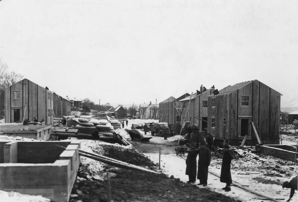 Svenskebyen under bygging. Henrik Ibsens vei fra vest mot øst vinteren 1940-41