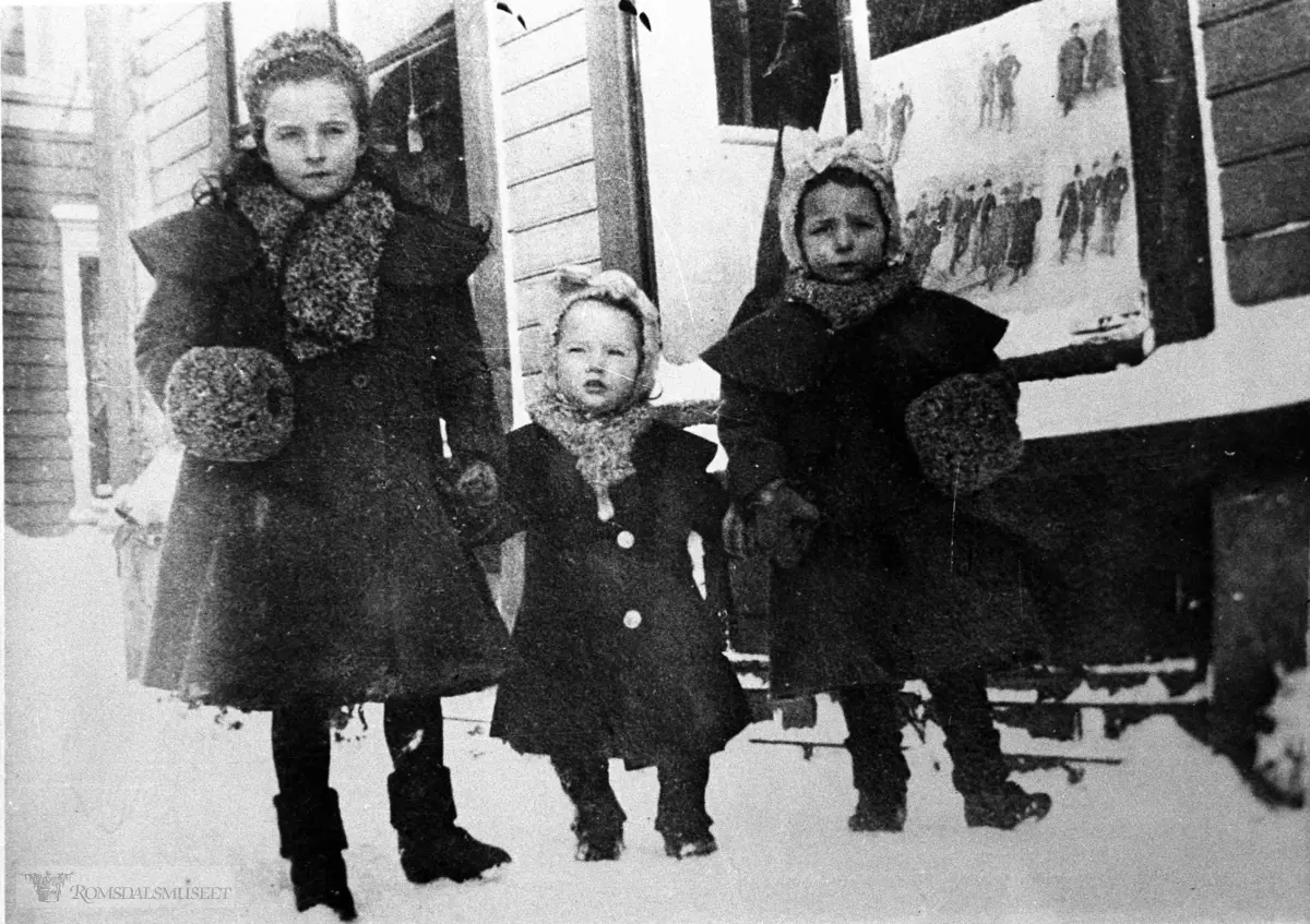 Tre av barna til skreddermester Ole Berg f.02.04.1863 f. Verdalen d.13.06.1927 og Amalie Berg f.07.01.1875 d.17.11.1928.