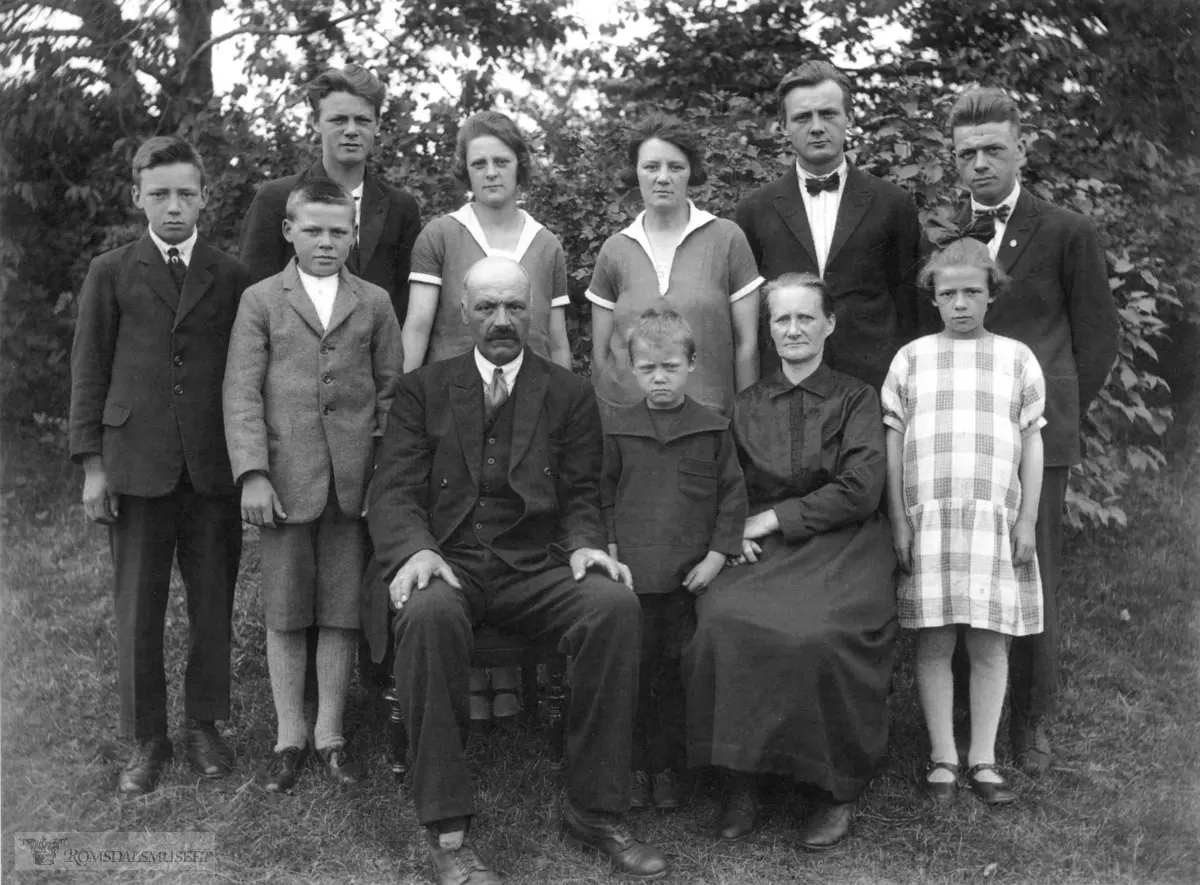 This picture you my have is taken the day Ole left Gjermundnes for USA june.1926.Front from left Martin, Kristian,Andreas, Sigurd, Marta and Ruth..Back Arne, Olga, Astrid,Olav, Ole.Som du ser så er det ein familie prega av djupt alvor den dagen dei skulle ta farvel med far din Ha ein fortsatt god dag. Det er berre så vidt du har fått starta på dagen der borte. Her held vi på og avsluttar dagen med snø og regn..Helsing fra Alf og Anne Marie.Det var Målfrid som sendte bileta til meg i går.