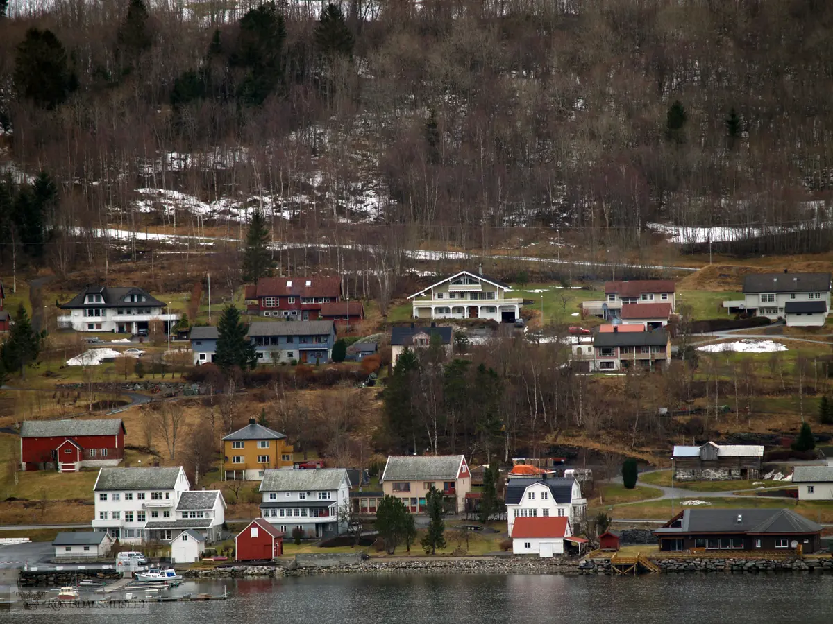 Eidsvåg i panorama sett fra Vorpenes...Med båthavna, gamle banken, Hammervoll.