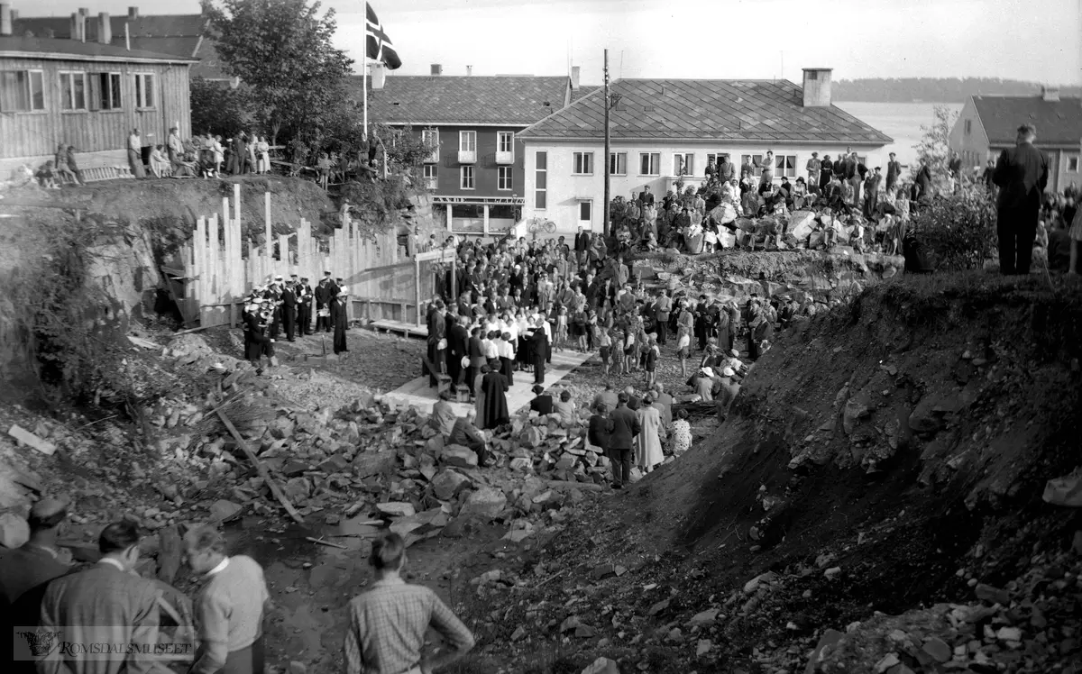 Grunnsteinsnedleggelse til Domkirken i 1952.