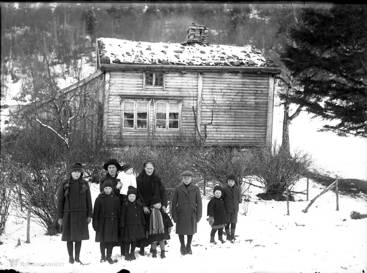 Siem, Beret Sæterbø med familie på besøk.(Edvard var i Amerika fra april 1896 til desember 1910)