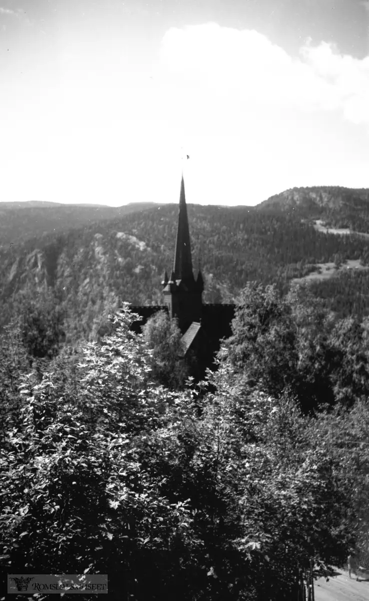 Ringebu stavkirke er bygget ca 1220. Den er en av 28 gjenværende stavkirker i Norge, og en av de største. Den ble ombygd og utvidet på 1600-tallet. Kirken ligger i Ringebu kommune i Oppland, ca. 60 km nord for Lillehammer..Bil med reg nr: C-13363 og C-28833