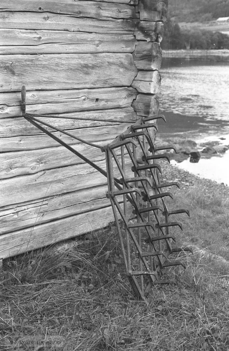 Harv laget på Romsdalsfjordens mek. verksted, Eidsbygda. Gitt til Romsdalsmuseet. (se Romsdal Sogelag 1985)24.41.