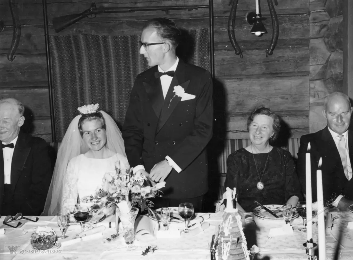 Bryllup i Gildehallen på Romsdalsmuseet.