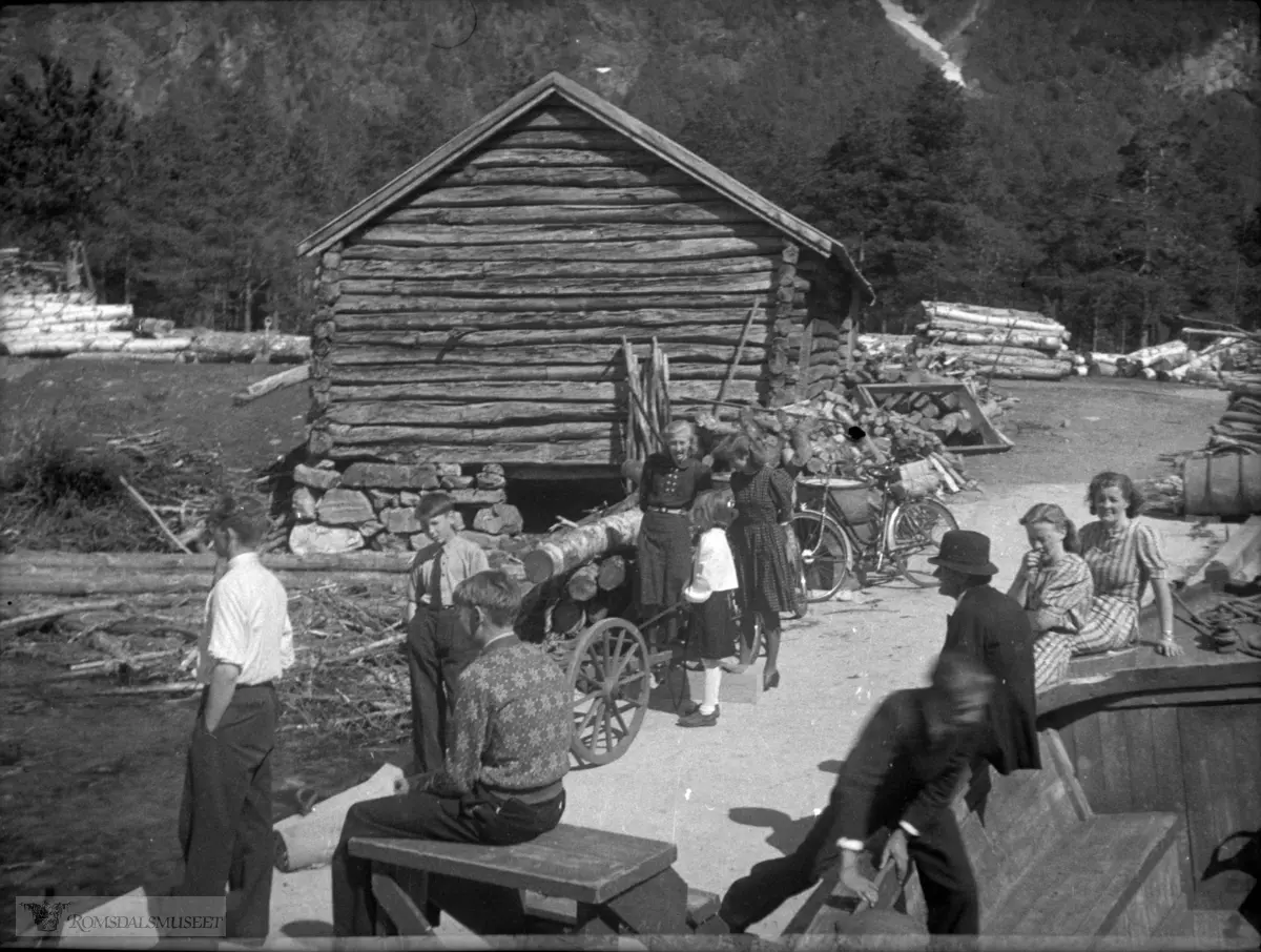 Fra kaia i Eikesdalen..D/S Eikesdal nederst til høyre..Med dampnaustet.