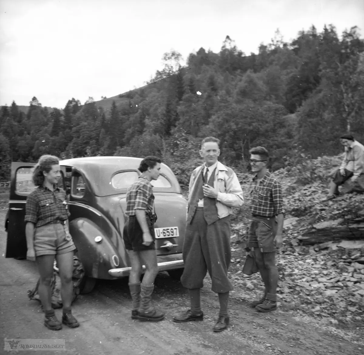 "Tur 1949"..Bilen er en Ford V8 standard 1938 registrert i Trondheim og Strinda politidistrikt.