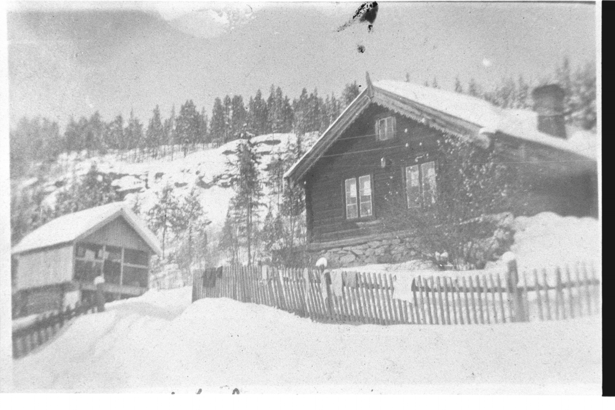 Stabbur og hallingstugu.