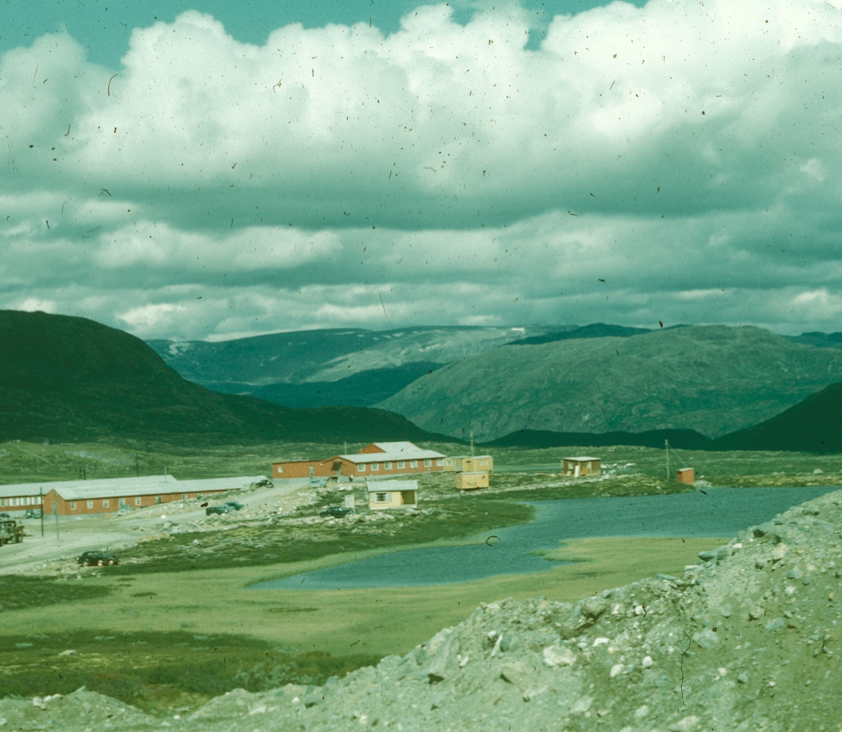 Oslo Lysverker. Flævassdammen med brakker. 1958.