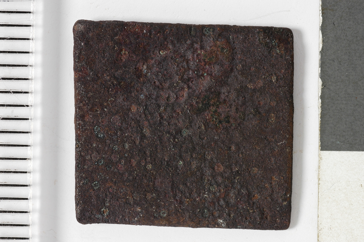 MALV: 15*16, 5 MM, VEKT 2, 0935 G, UTSTANSET AV EN PLATE. REKTANGULÆR PLATE UTEN STEMPEL