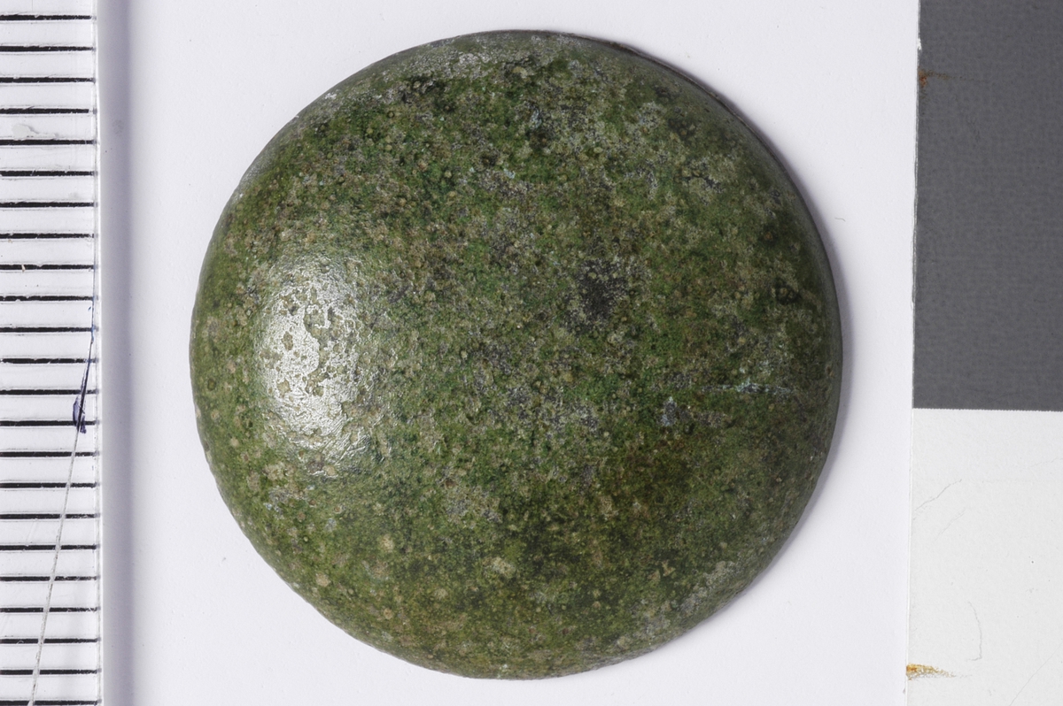 MALV: DIAM. 21 MM, HVELVET MANTEL. GRØNN. UTEN DEKOR. UNDERDEL MANGLER. 